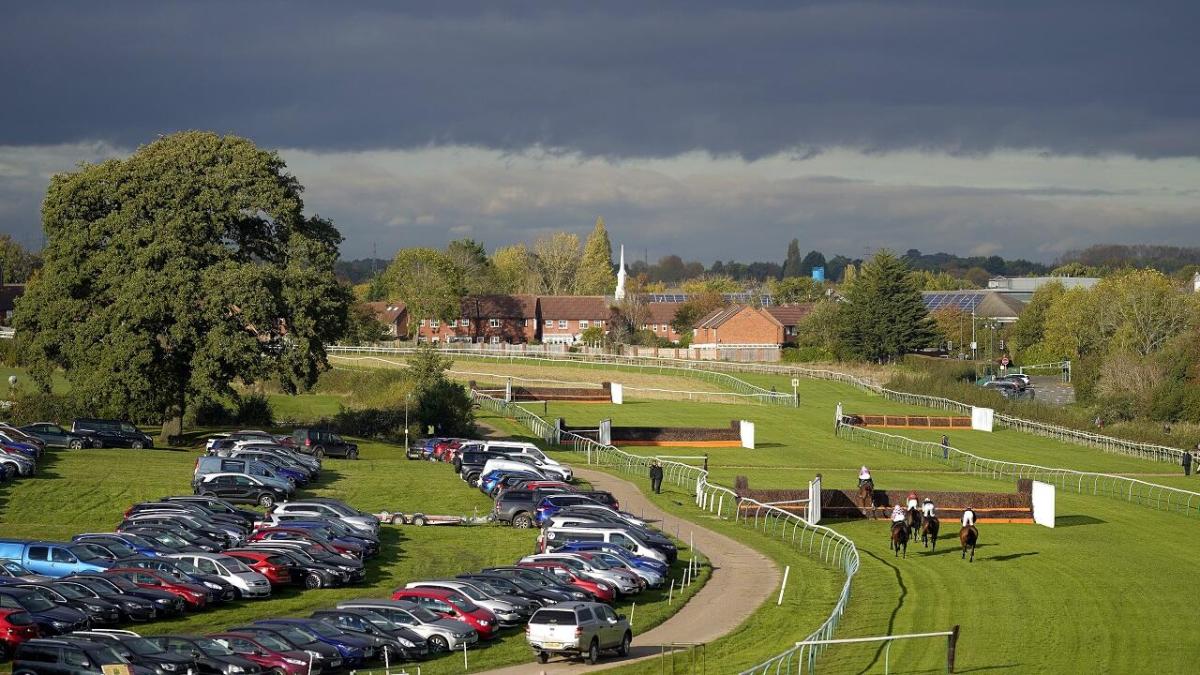 The scene at Warwick